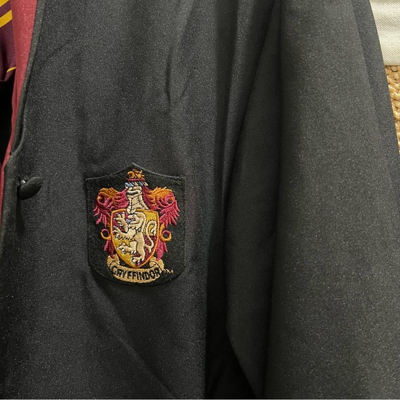 Gryffindor Robe - Picture 2 of 6